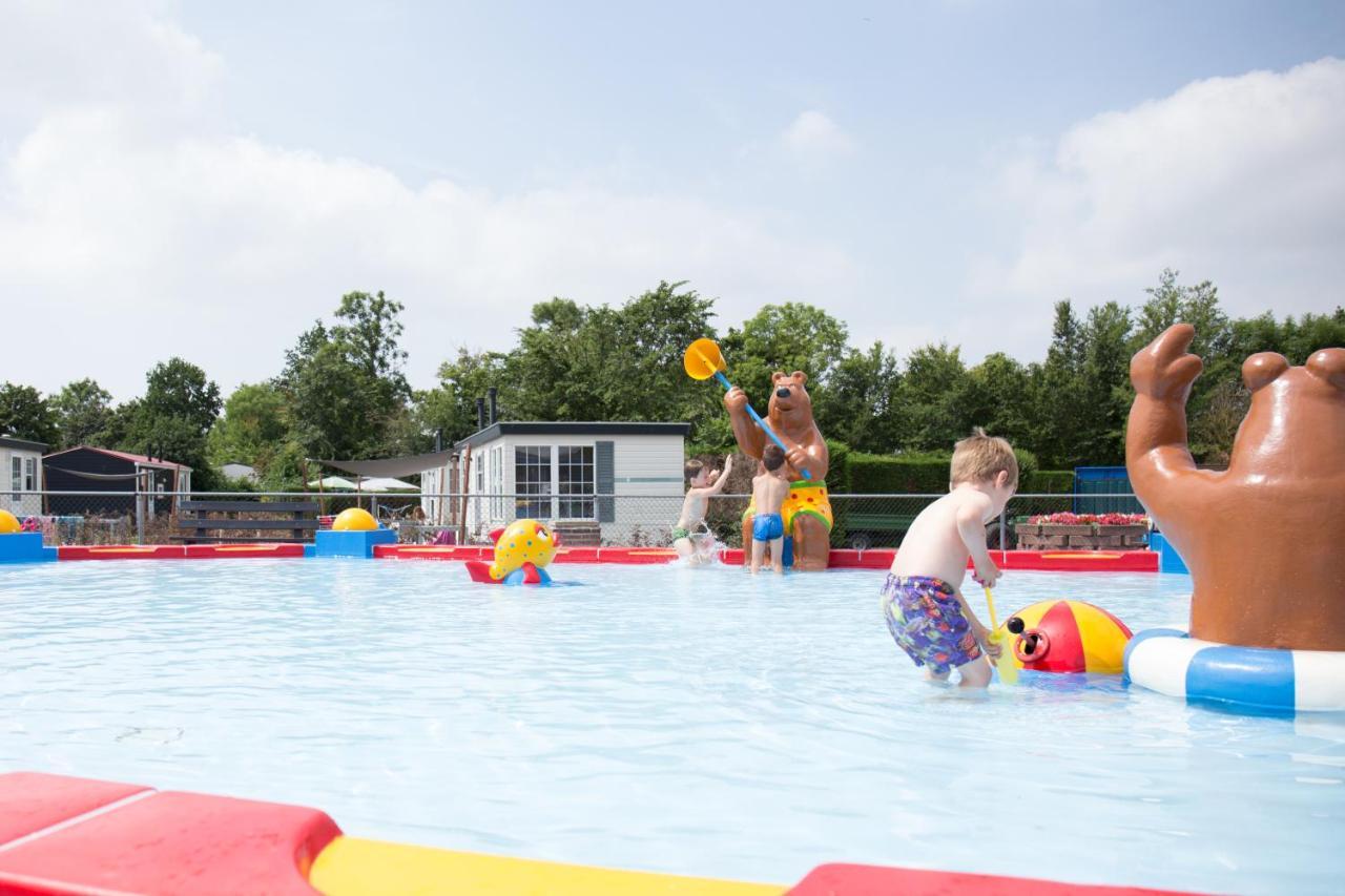 Luxe 5-Persoons Chalet Op Familiecamping Baarland Екстер'єр фото